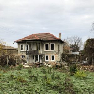 BUILDING A DREAM HOME ON A TIGHT BUDGET